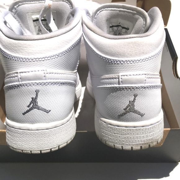 🎉HOST PICK🎉Air Jordan 1 Mid Pure White Size 7Y - Picture 6 of 10